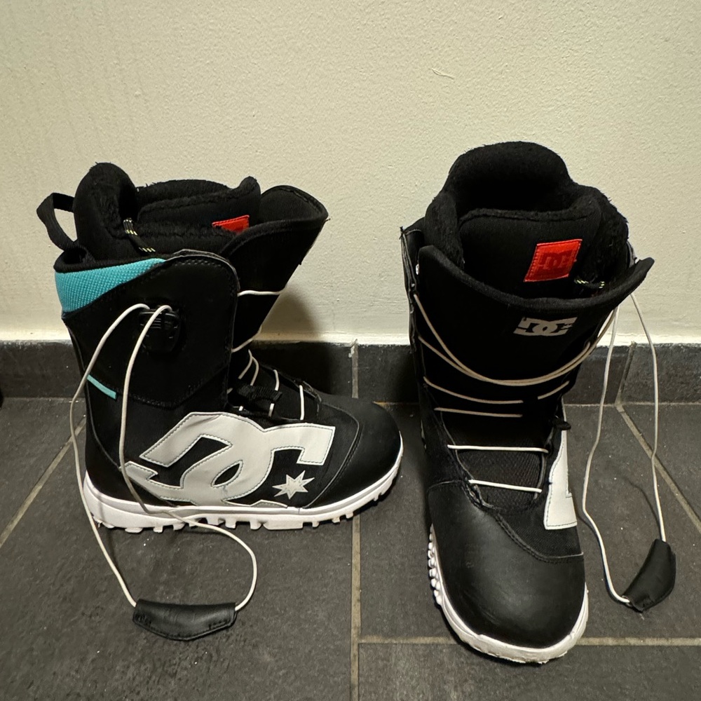 DC Black Snowboard Boots